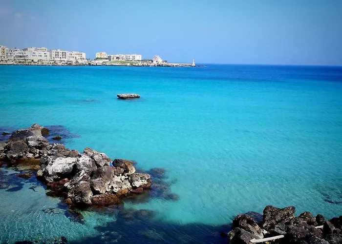 לינה וארוחת בוקר Faro Bianco