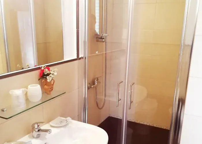 לינה וארוחת בוקר Faro Bianco